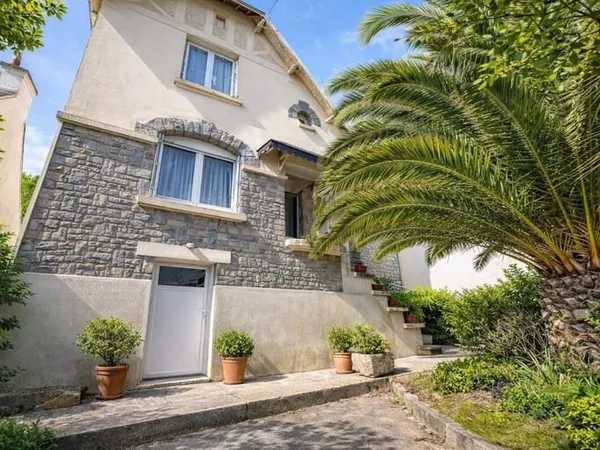 PORT-LOUIS - MAISON FAMILIALE A RÉVÉLER