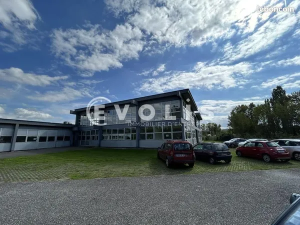 Bureau 690 m²