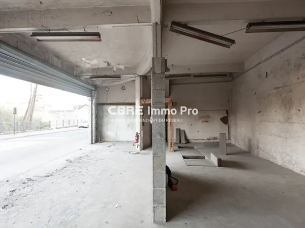 Local industriel 346 m²