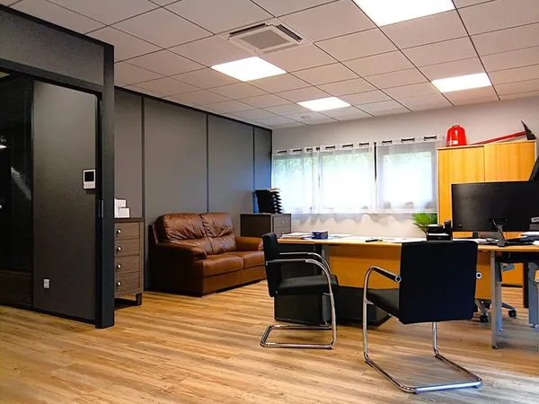 Bureau 16 pièces 388 m²