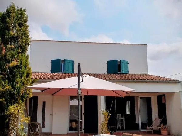 Maison d'architecte avec jardin dans Saint-Pierre centre