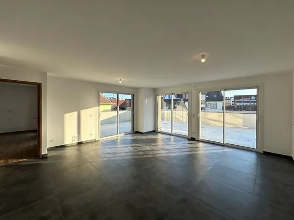 À vendre - Appartement T4 en attique de 100,20 m² avec vaste terrasse de 125,90 m² à La Roche-sur-Fo