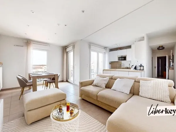 Appartement T3 récent de standing avec balcon - Centre de Saint-Laurent-de-Mure