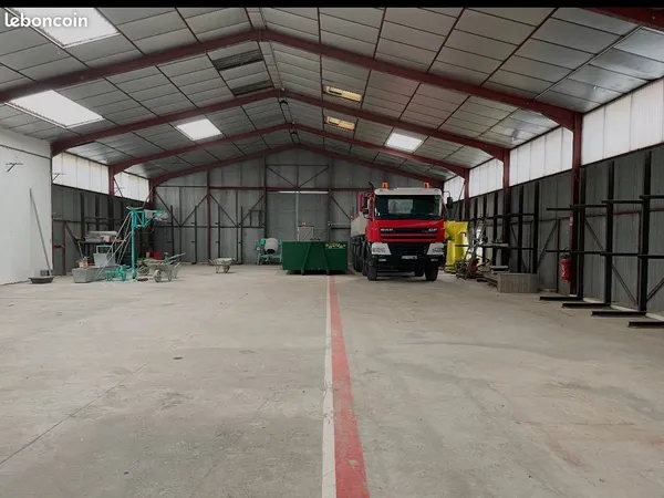 Location local industriel de 850m2