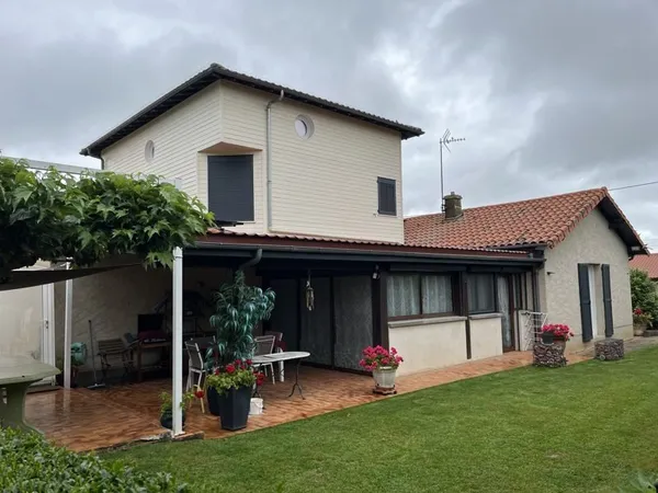 Maison traditionnelle 11 pièces 234 m²