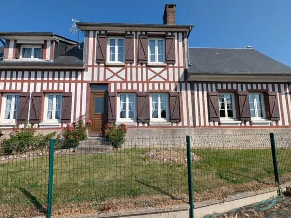 Maison en coeur de village, proche de ST ROMAIN DE COLBOSC