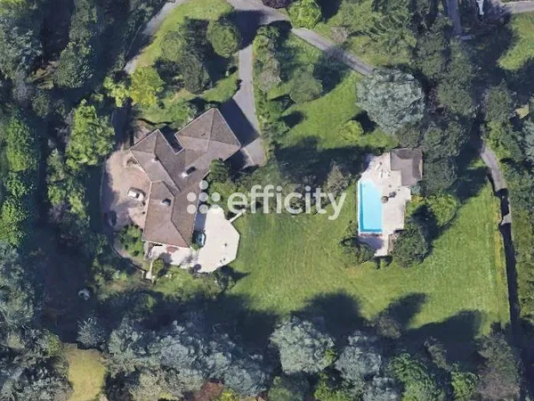Maison 8 pièces 355 m²