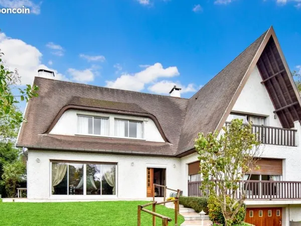 Pavillon 9 pièces 235 m²