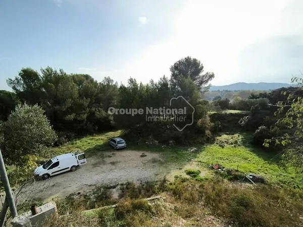 Terrain à bâtir d'environ 1390 m², hors lotissement, libre constructeur - Aramon