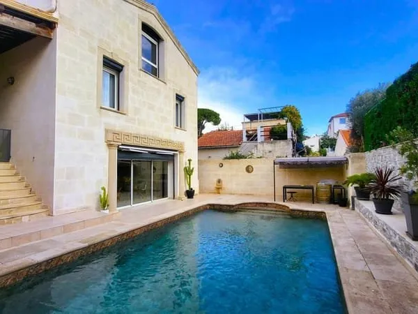 Maison d'architecte vue mer avec piscine