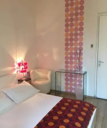 HOTEL NICE MUSICIENS Murs et Fond