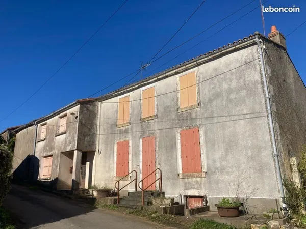 Maison environ 150m2 habitables avec dépendances à rénover