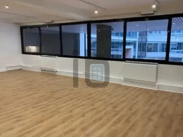 Bureau 68 m²