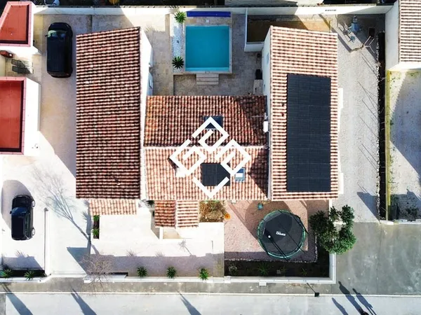 Ensemble immobilier d'exception avec piscine