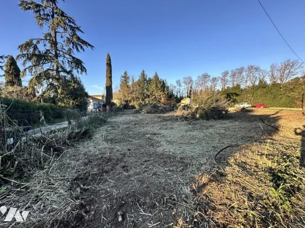 Terrain 438 m²
