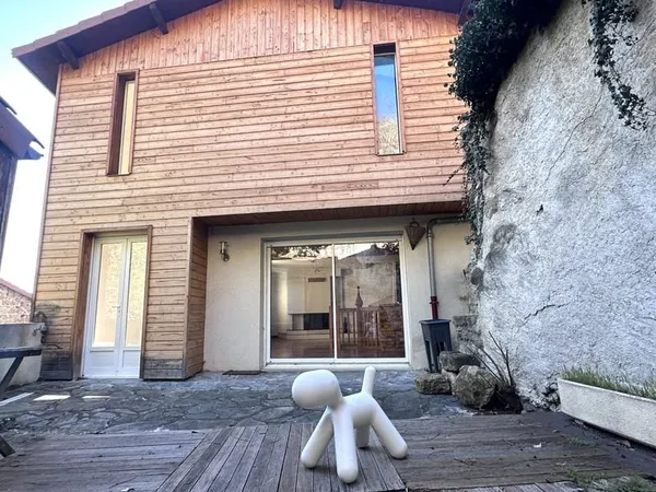 Maison de Bourg avec extérieur 100 m2 Jussat