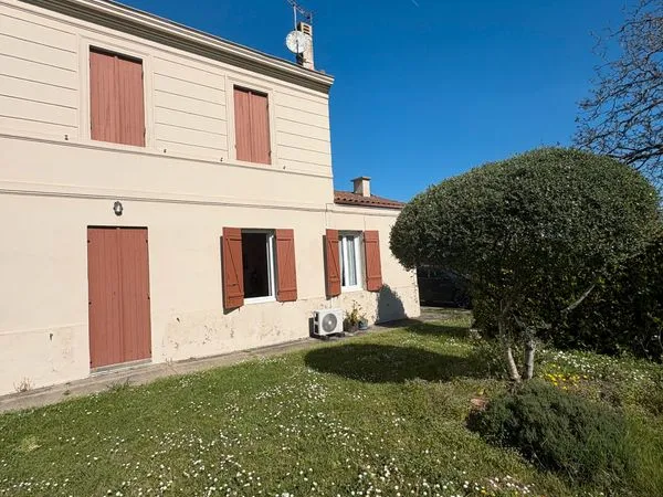 MAISON EN PIERRE MITOYENNE DE 70M² SUR PARCELLE DE 200M² 165 000e