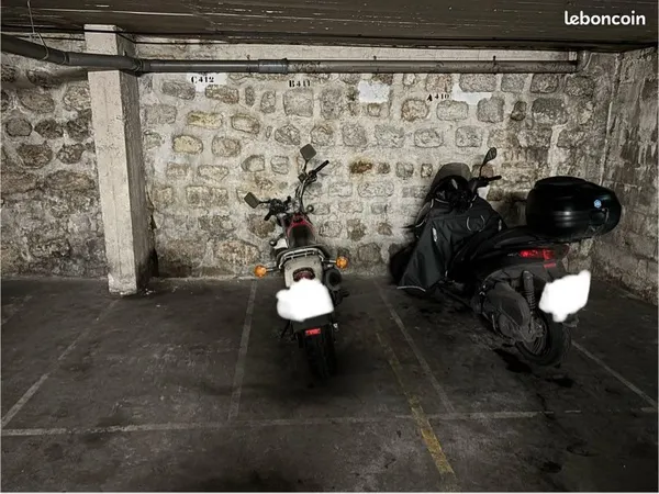 Places de parking moto à louer