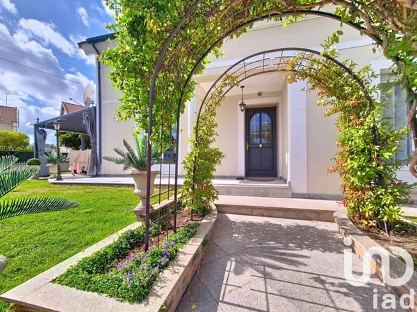 Maison 7 pièces 210 m²