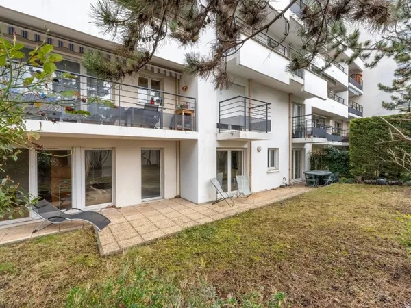 EXCLUSIVITÉ - APPARTEMENT-JARDIN COMME UNE MAISON DE VILLE À BÉCON