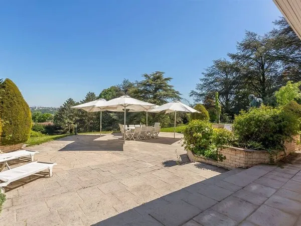 Maison 7 pièces 435 m²