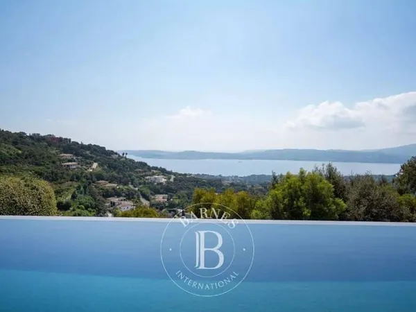 Villa 8 pièces 423 m²