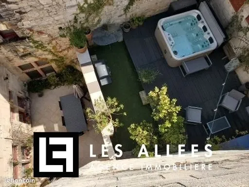 Hotel particulier 8 pièces 175 m²