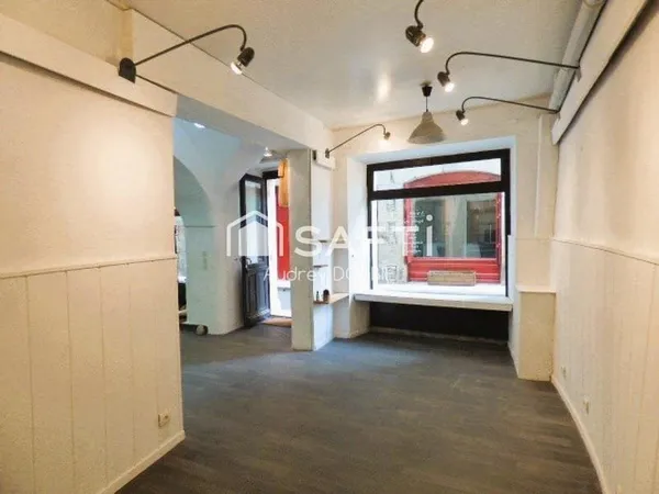 07260 Joyeuse : Appartement et murs commerciaux dans le centre historique