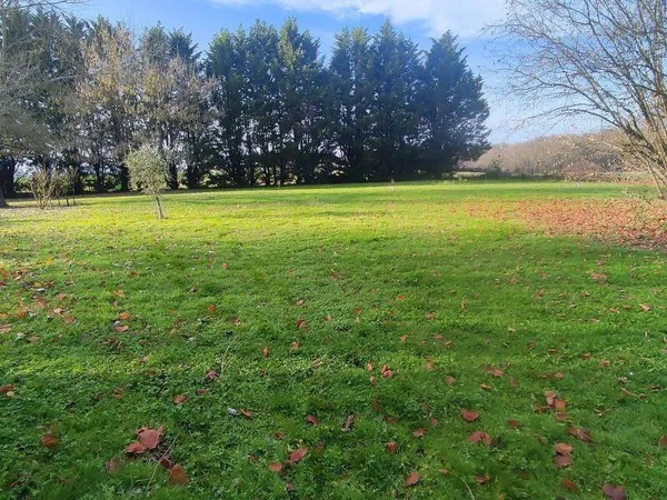 Terrain 1240 m²