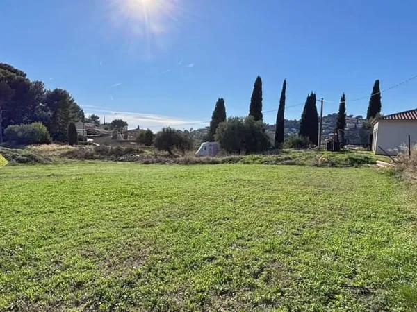 Terrain 564 m²