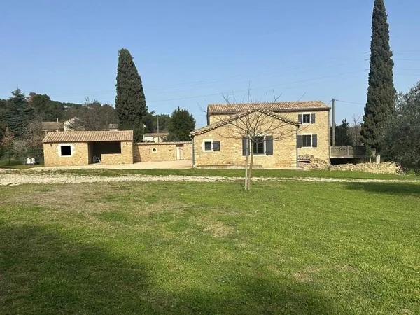 Maison 15 pièces 300 m²