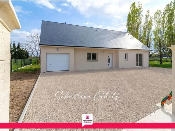 Proche de Contres maison de plain-pied- 3 chambres-cellier-garage