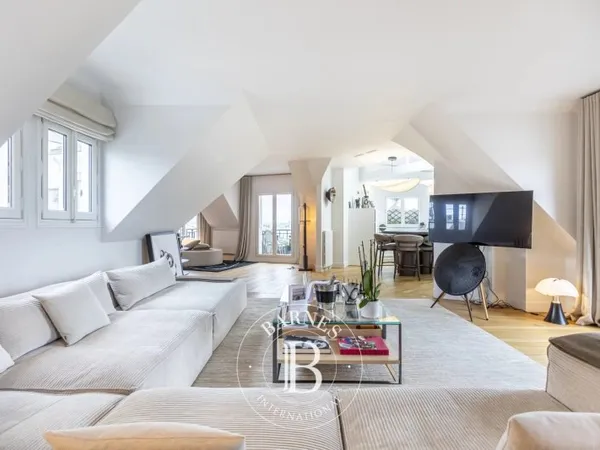PARIS 2 - APPARTEMENT - 4 CHAMBRES
