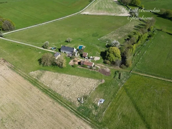 Propriété de charme avec potentiel gîte et équestre - 4,1 hectares