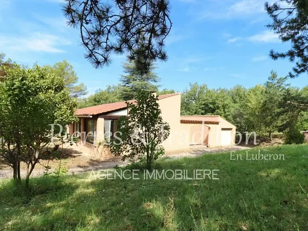 Saignon, maison avec vue et un grand terrain