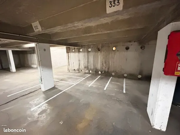 Parking Moto - Scooter Paris 13 Métro Glacière