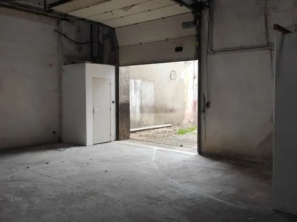 Local d’activité et entrepôt Location Sarrians  100m² 650€