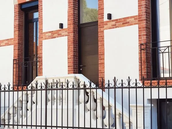 Maison meuble cote pavee