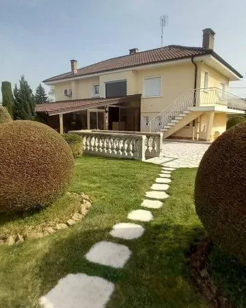 Villa 5 pièces 206 m²