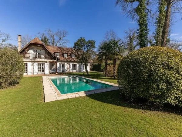 Maison 8 pièces 198 m²