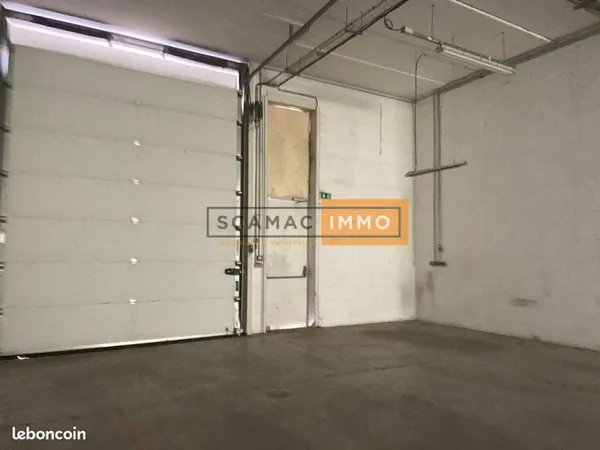 Local industriel 1 241 m²