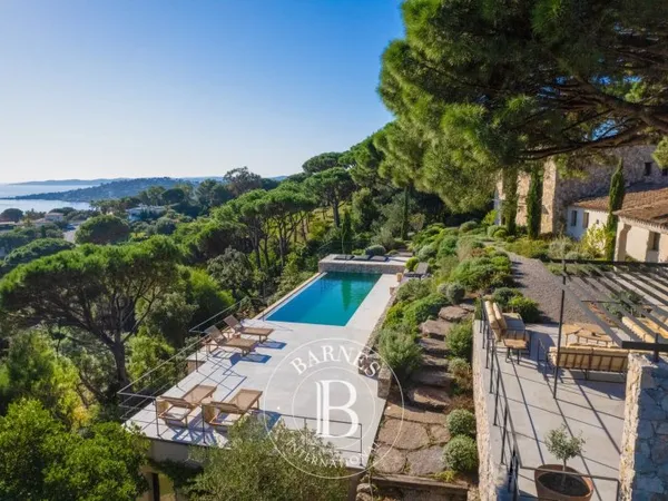 SAINTE-MAXIME - VILLA VUE MER - DOMAINE PRIVÉ - PISCINE