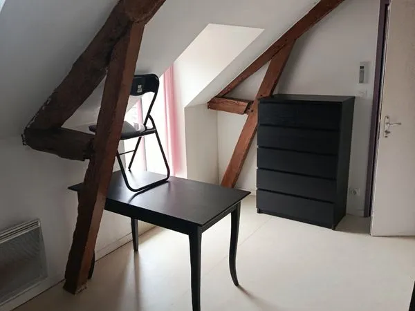 Loue chambre meublée