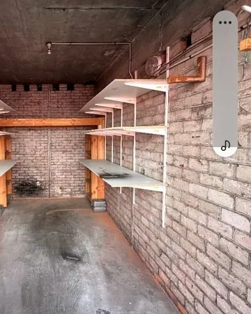 Loue box avec mezzanine