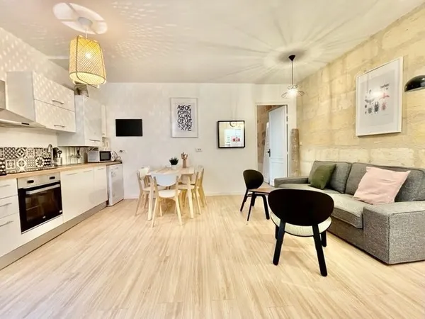 BORDEAUX CENTRE - APPARTEMENT TYPE 5 - LOCATION CHAMBRE