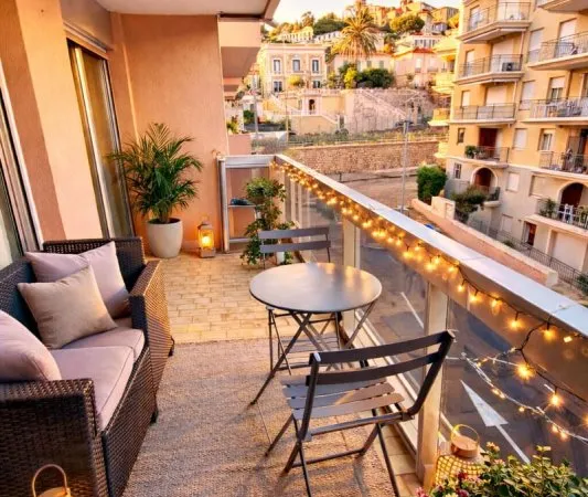 Au coeur de Menton, au calme, beau 2 pièces terrasse