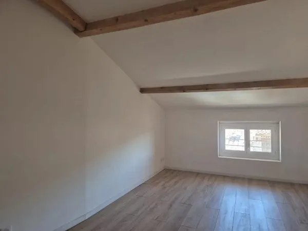 Cotignac Appartement T4 Renove