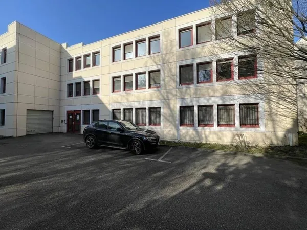 Local d'activité 283 m²