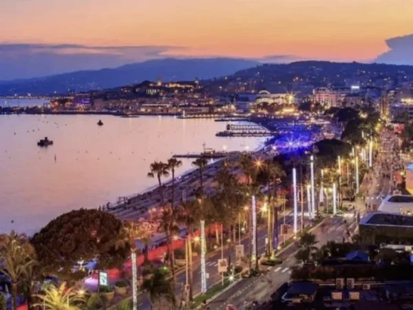 CANNES BAR/ SALON DE THÉ 290M DE LA CROISETTE TERASSE