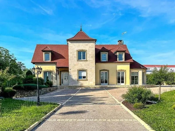 Maison 9 pièces 180 m²